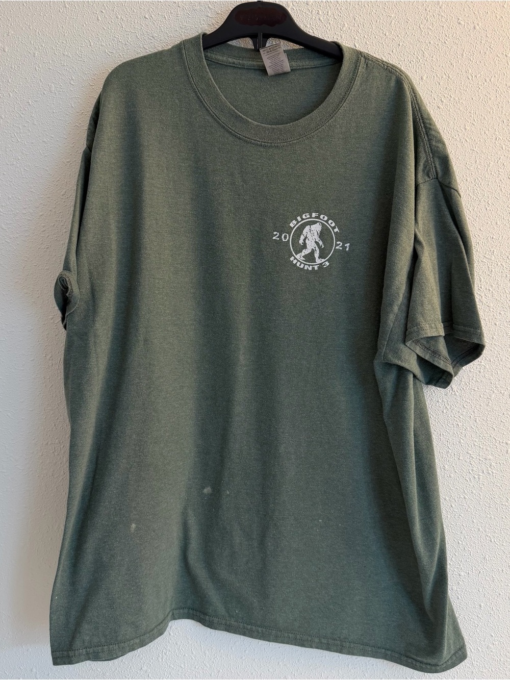Gildan Olive Green Bigfoot Hunt 2021 Short Sleeve Tee - Men